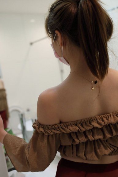 球王会|唐嫣复古长裙惊艳亮相盛典 明年三部作品引期待(图2) 球王会官网入口